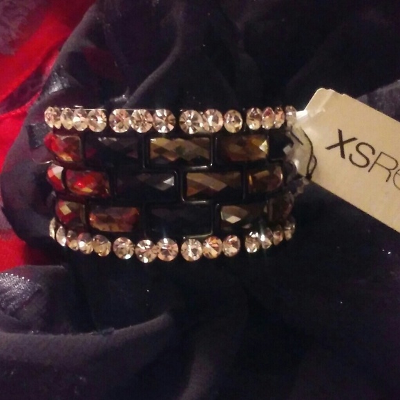 🦋 Stunning Rhinestone Cuff.🦋 - Picture 3 of 3